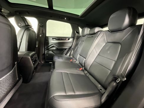 Used 2024 Porsche Cayenne image 25