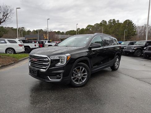 Used 2023 GMC Terrain SLT image 1