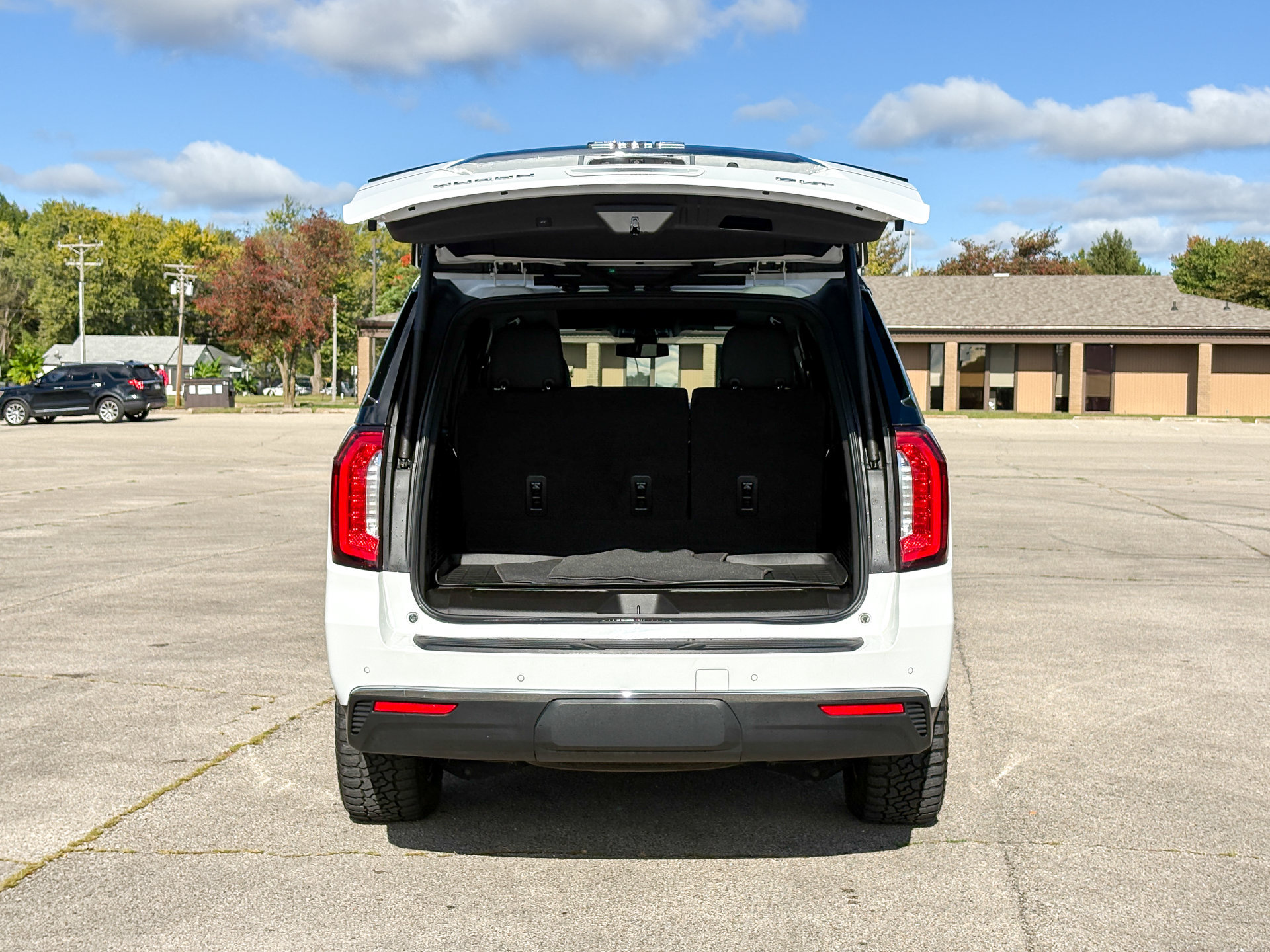 Used 2022 GMC Yukon XL SLT w/ SLT Luxury Package AWD/4WD image 33