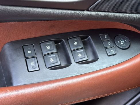 Used 2020 Cadillac Escalade Premium Luxury AWD/4WD image 13