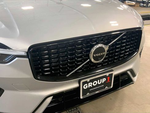 Used 2022 Volvo XC60 T8 R-Design w/ Advanced Package image 32