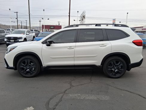 Used 2025 Subaru Ascent Bronze Edition image 6