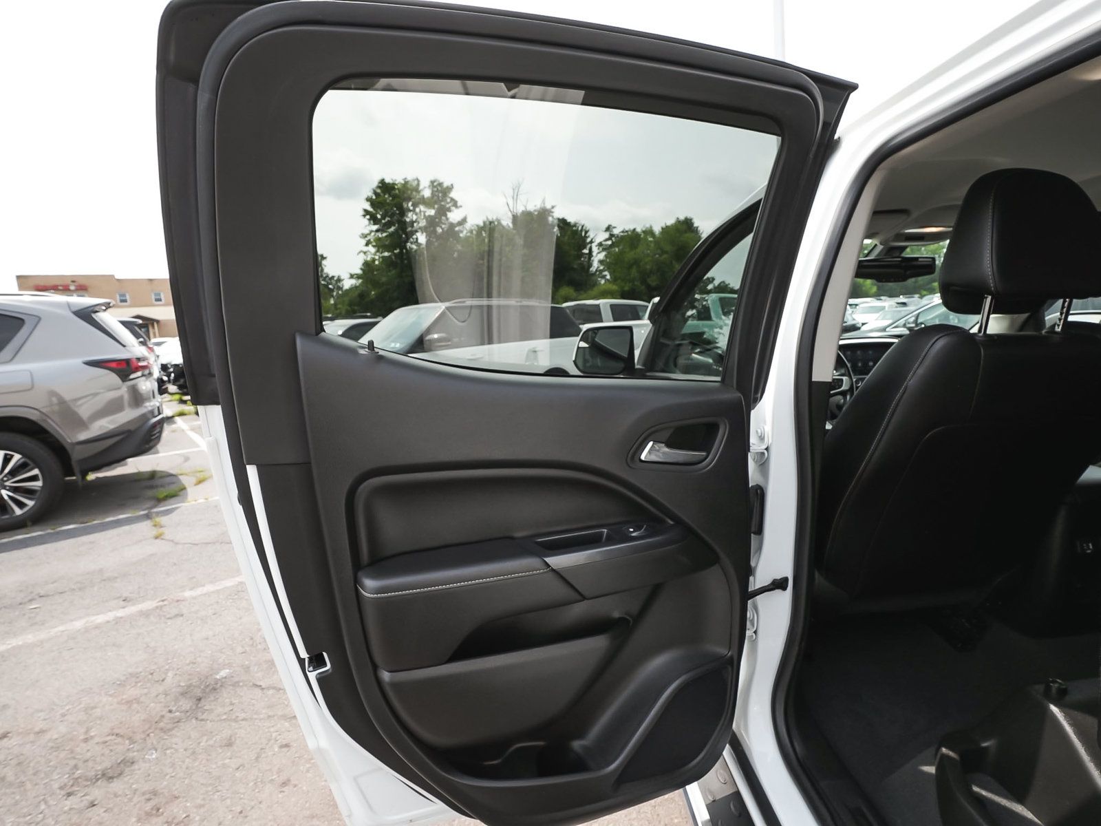 Used 2022 GMC Canyon Elevation w/ Elevation Premium Package AWD/4WD image 10
