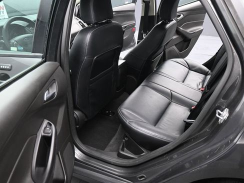 Used 2016 Ford Focus SE w/ Reverse Sensing Package image 17