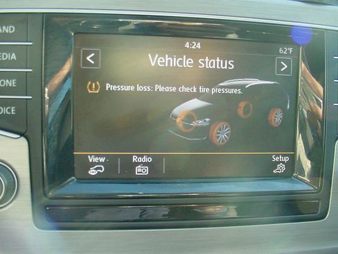 Used 2015 Volkswagen Golf SE image 22