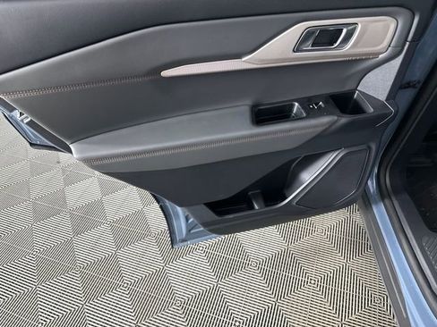 Used 2025 Ford Explorer Active w/ Active Comfort Package image 14