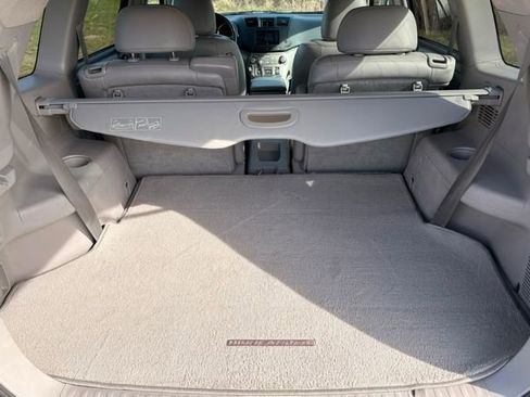 Used 2010 Toyota Highlander SE image 25