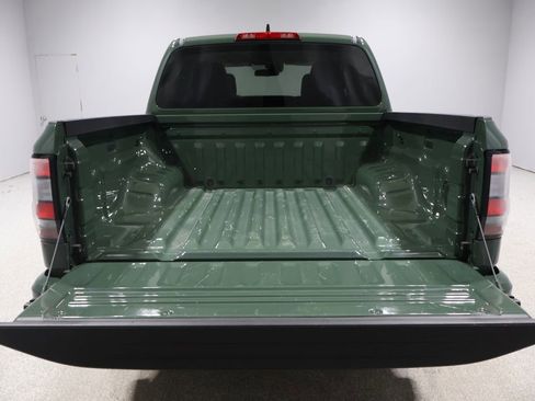 Used 2024 Nissan Frontier SV image 4