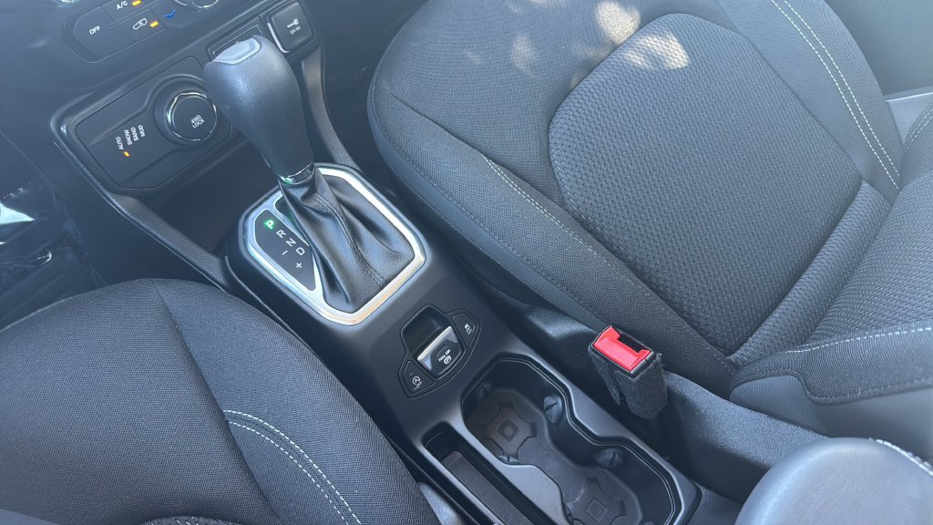 Used 2023 Jeep Renegade Altitude AWD/4WD image 35