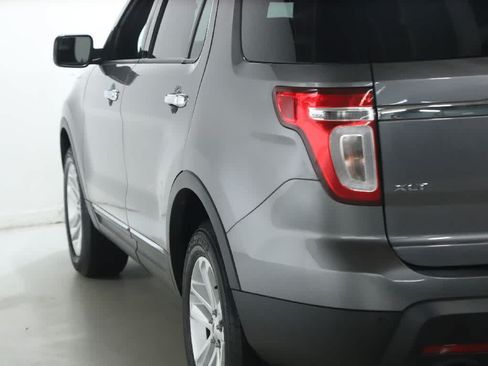 Used 2013 Ford Explorer XLT AWD/4WD image 45