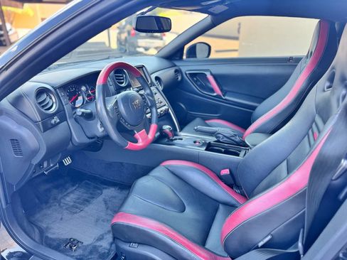 Used 2014 Nissan GT-R Black Edition image 15
