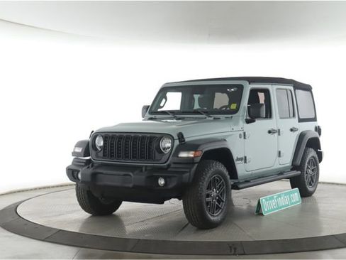Used 2024 Jeep Wrangler Unlimited Sport AWD/4WD image 10