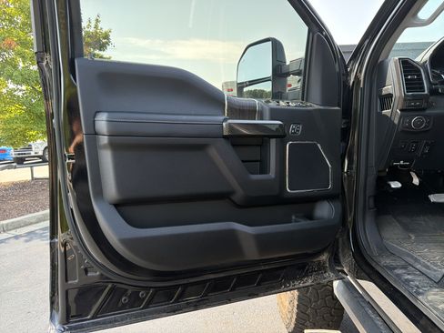 Used 2021 Ford F250 Lariat w/ Lariat Ultimate Package AWD/4WD image 16