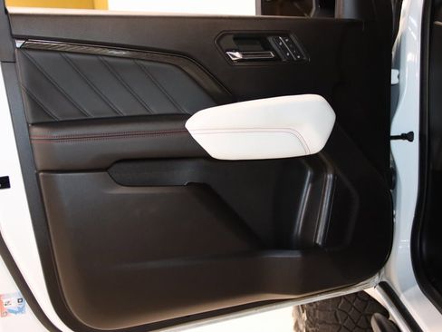 Used 2023 GMC Canyon AT4X image 34