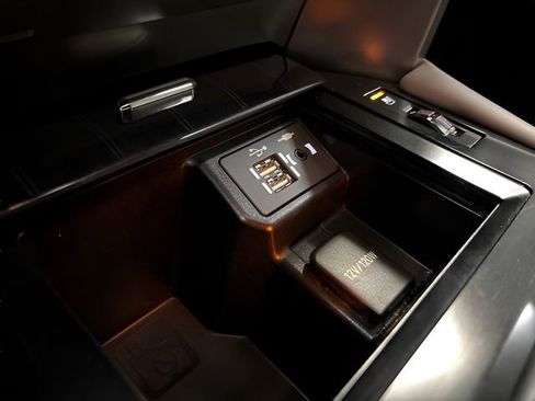 Used 2021 Lexus GX 460 Premium w/ Premium Package image 34