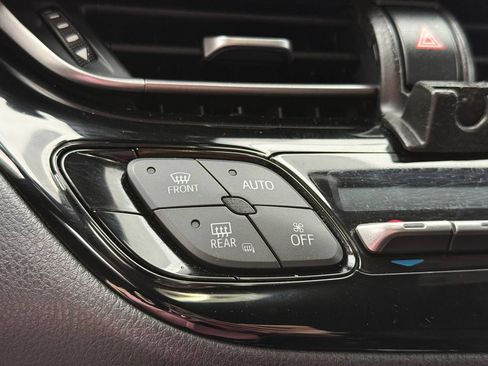 Used 2020 Toyota C-HR XLE image 33