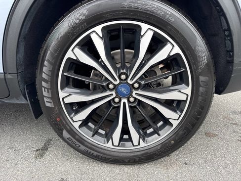 Used 2022 Ford Escape SE w/ SE Sport Appearance Package image 28