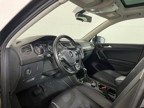 Used 2019 Volkswagen Tiguan SE w/ Panoramic Sunroof Package image 9
