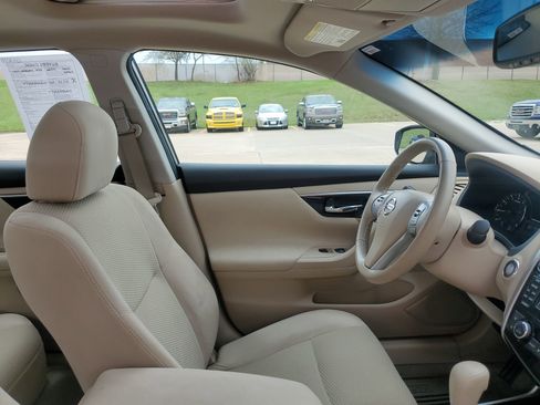 Used 2014 Nissan Altima 2.5 SV w/ Convenience Package image 35