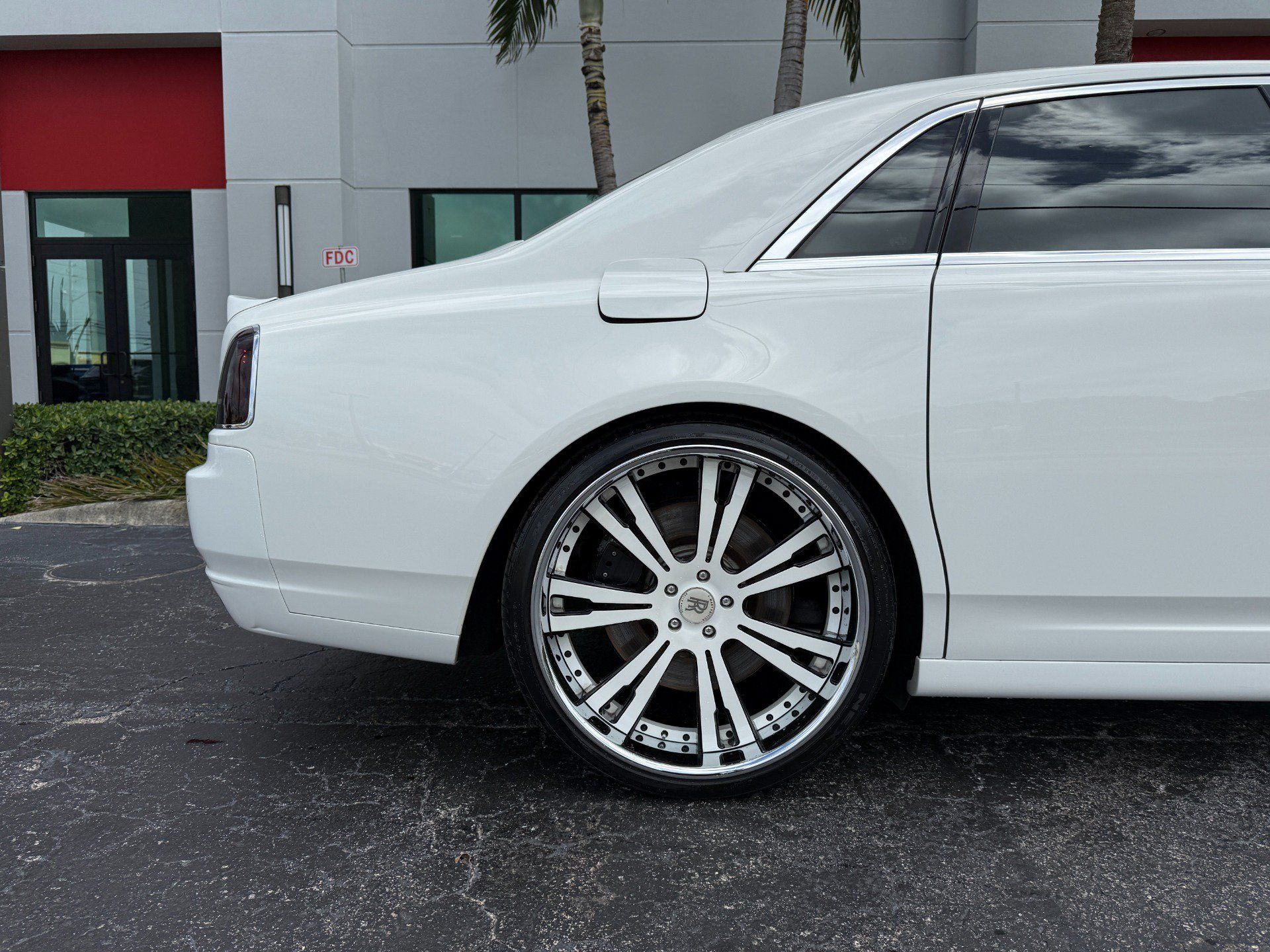 Used 2011 Rolls-Royce Ghost RWD image 4