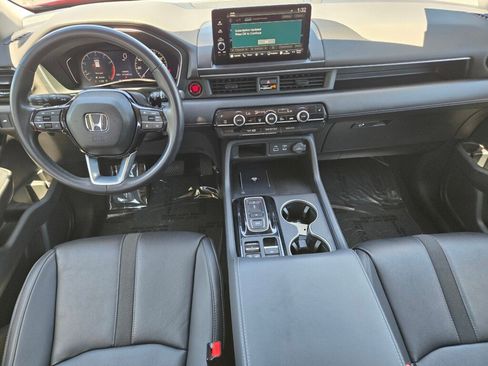 Certified 2024 Honda Pilot Touring image 10