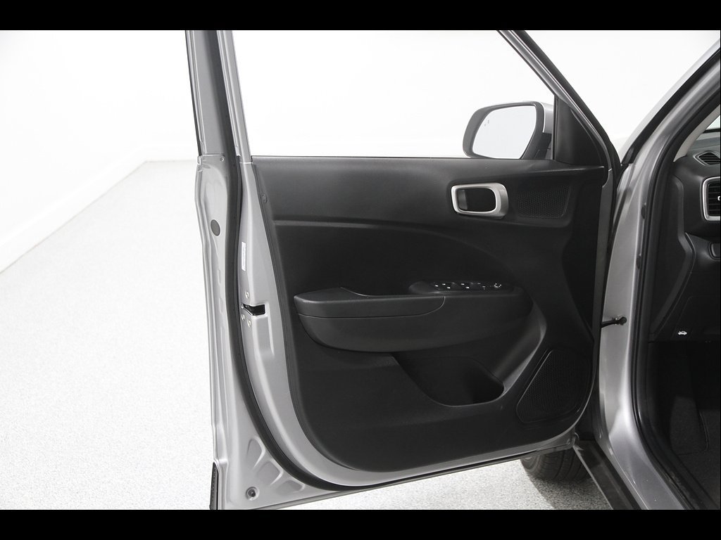 Certified 2026 Hyundai Venue SEL FWD image 4