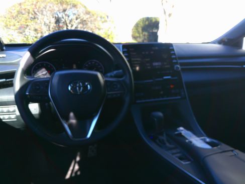 Used 2019 Toyota Avalon Touring image 32
