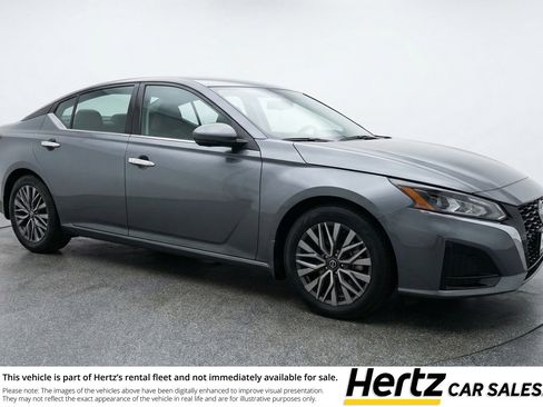 Used 2025 Nissan Altima 2.5 SV FWD image 1