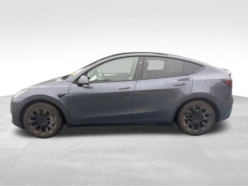 Used 2023 Tesla Model Y Long Range AWD/4WD image 2
