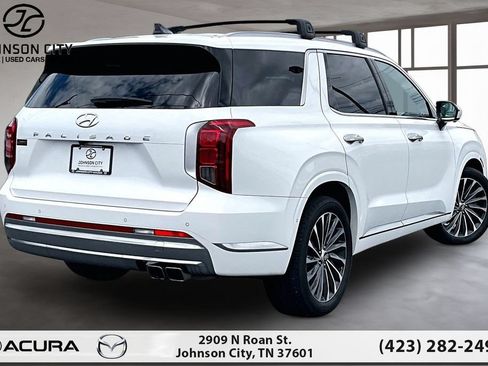 Used 2023 Hyundai Palisade Calligraphy FWD image 2