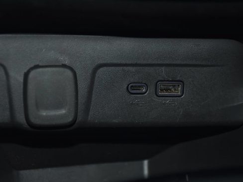 Used 2025 Chevrolet Trax LT FWD image 19