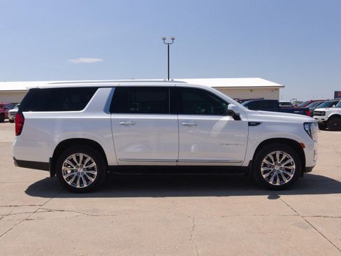 Used 2023 GMC Yukon XL Denali w/ Max Trailering Package AWD/4WD image 5