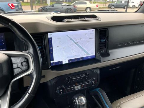 Used 2023 Ford Bronco Wildtrak image 7