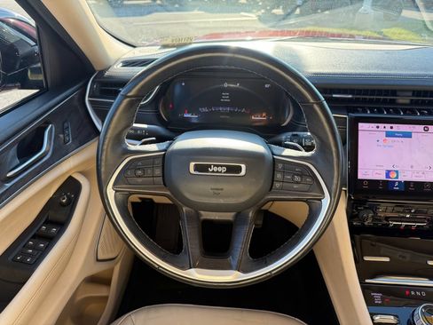 Used 2022 Jeep Grand Cherokee L Limited AWD/4WD image 9