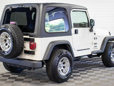 Used 2004 Jeep Wrangler X w/ Convenience Group AWD/4WD image 3
