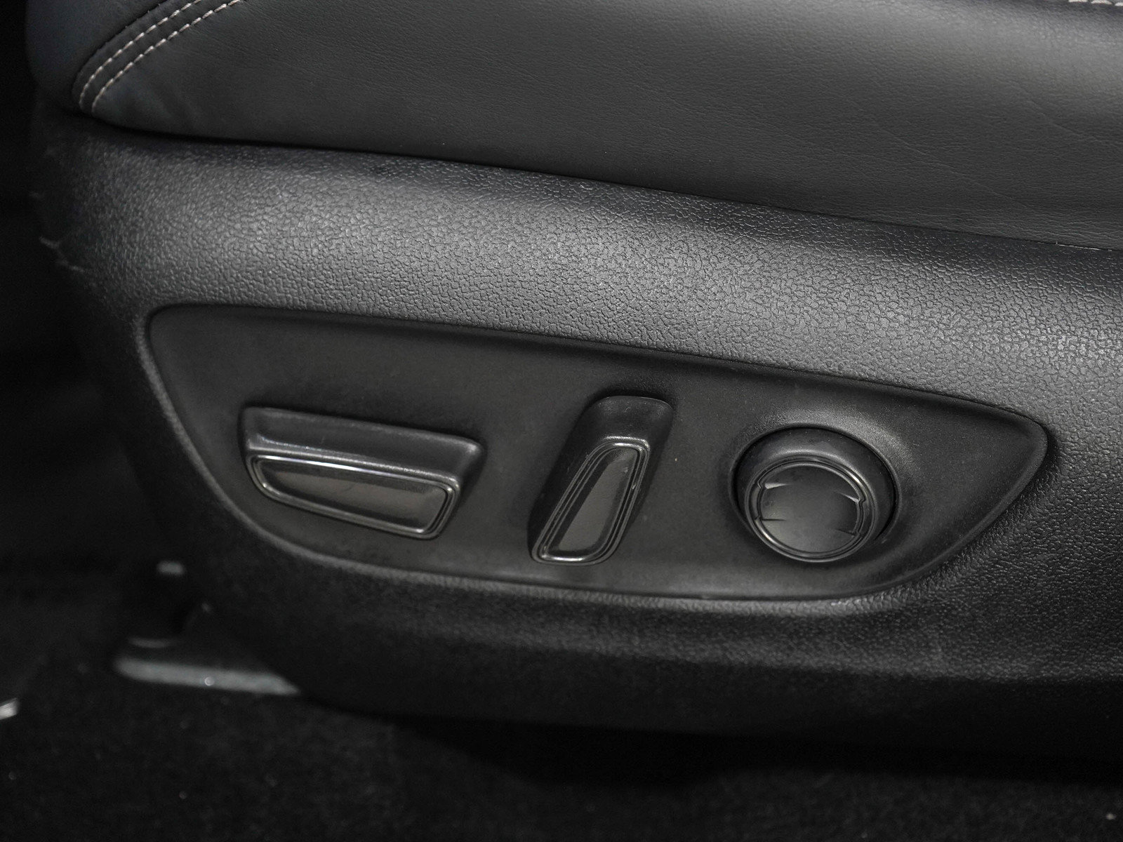 Used 2022 Toyota RAV4 XLE Premium FWD image 24
