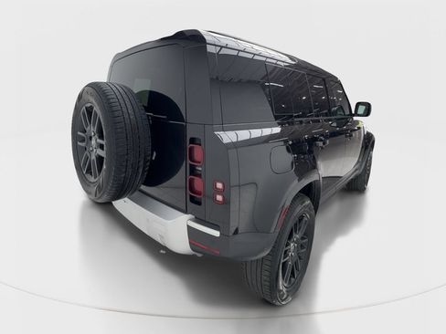 Used 2025 Land Rover Defender 110 S AWD/4WD image 7