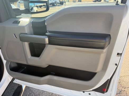 Used 2017 Ford F350 XLT image 28