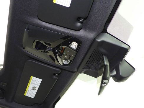 Used 2025 BMW X1 xDrive28i w/ Convenience Package image 17