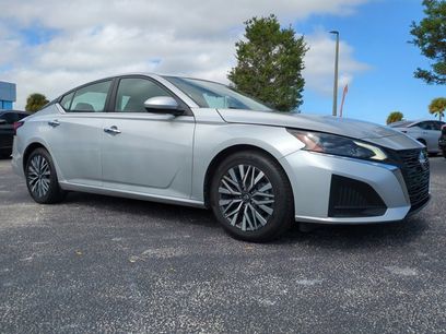 Used 2023 Nissan Altima 2.5 SV