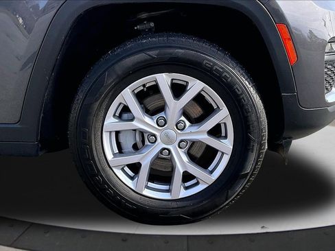 Certified 2022 Jeep Grand Cherokee Limited image 36