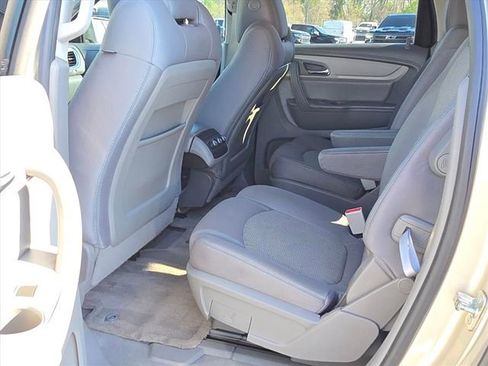 Used 2016 Chevrolet Traverse LT w/ Style and Technology Package image 18