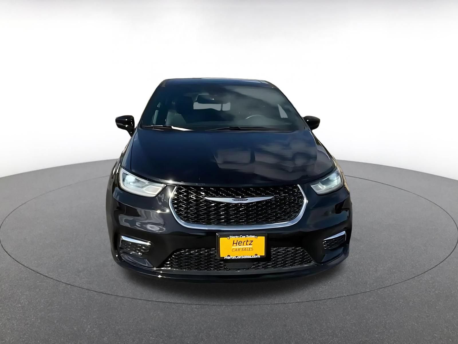 Used 2025 Chrysler Pacifica Select FWD image 4