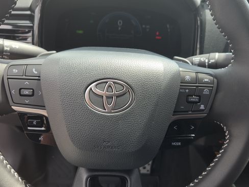 Used 2026 Toyota Camry SE FWD image 18