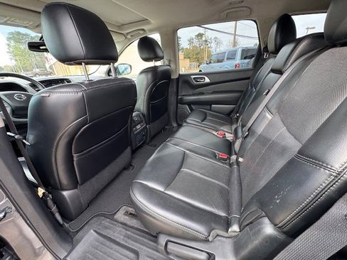 Used 2017 Nissan Pathfinder Platinum w/ Cargo Package image 11