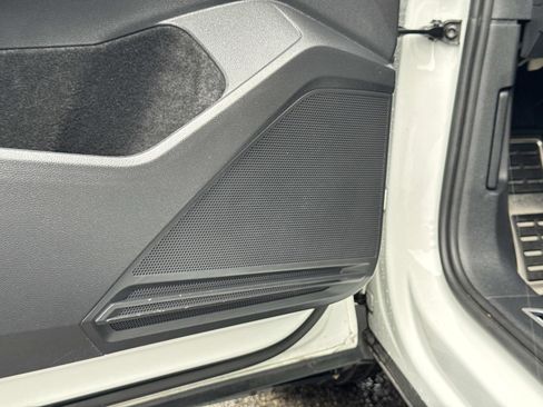 Certified 2022 Volkswagen Tiguan SE R-Line image 20