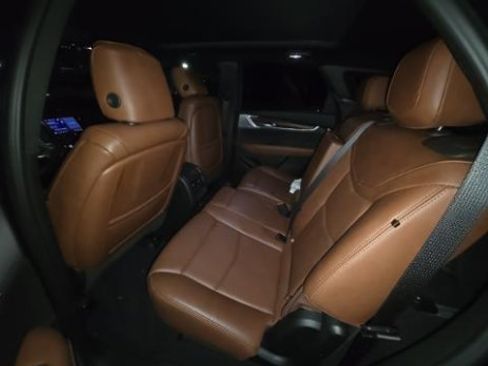Used 2021 Cadillac XT5 Premium Luxury AWD/4WD image 7