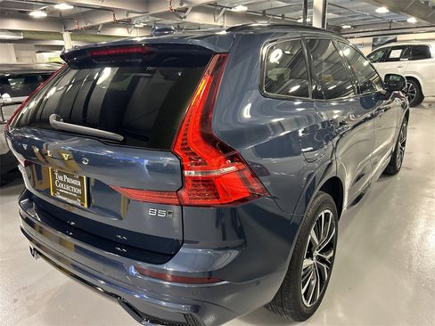 Certified 2025 Volvo XC60 B5 Plus image 2