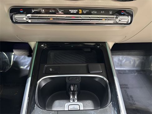 Used 2023 Mercedes-Benz EQB 300 4MATIC image 25