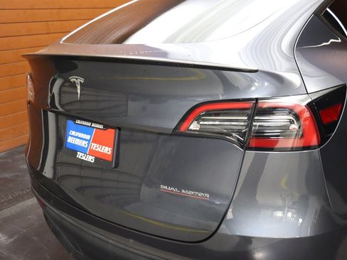 Used 2022 Tesla Model Y Performance image 14